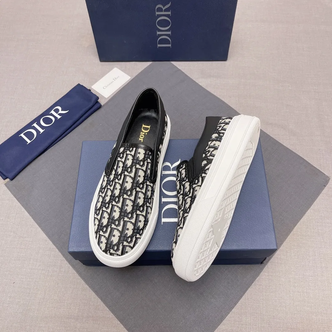 P380, Dior series casual shoes 👟🔥[Dior] Dior's new casual men's shoes are launched in Hong Kong counters. Official website 1:1 production. Original Italian materials. Designed by European and American masters. Perfect shape to create counter quality, solid color rubber wear-resistant outsole and classic dazzling head! Super versatile and very comfortable. High-end without losing taste, fashionable and novel! ! Absolute focus! Code number: 38-44, four colors available (45 can be customized, cannot be returned or exchanged) No. 005